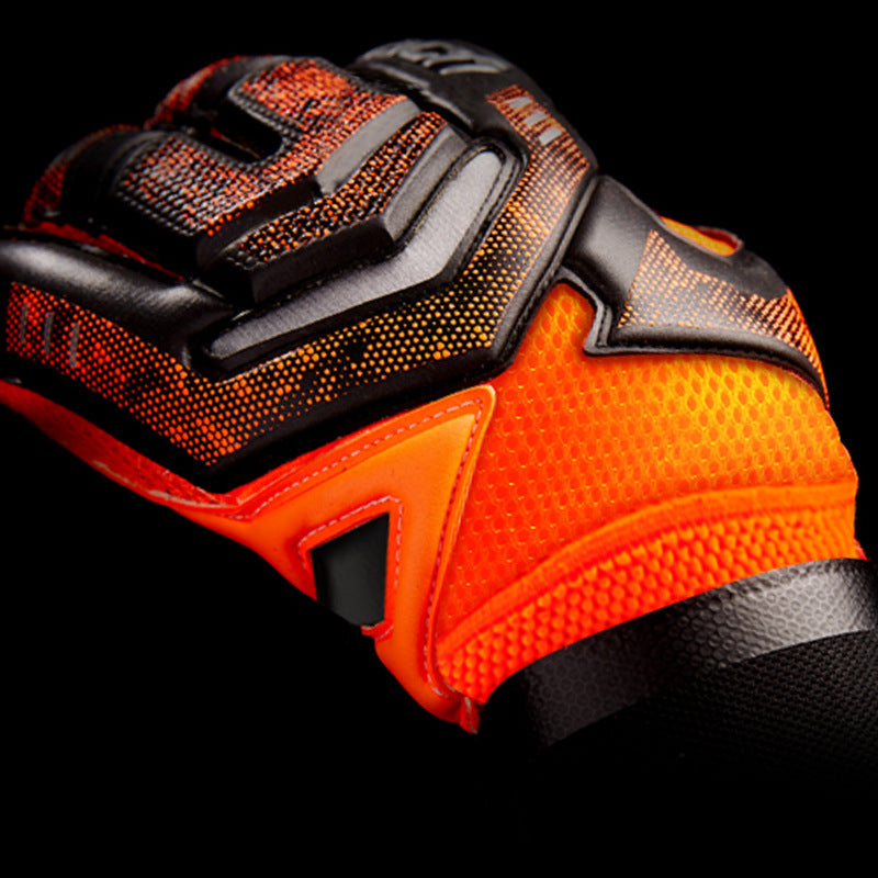Goalkeeper gloves with fingersave