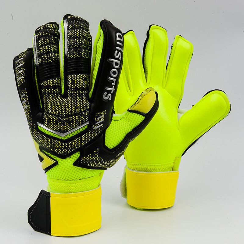 Goalkeeper gloves with fingersave
