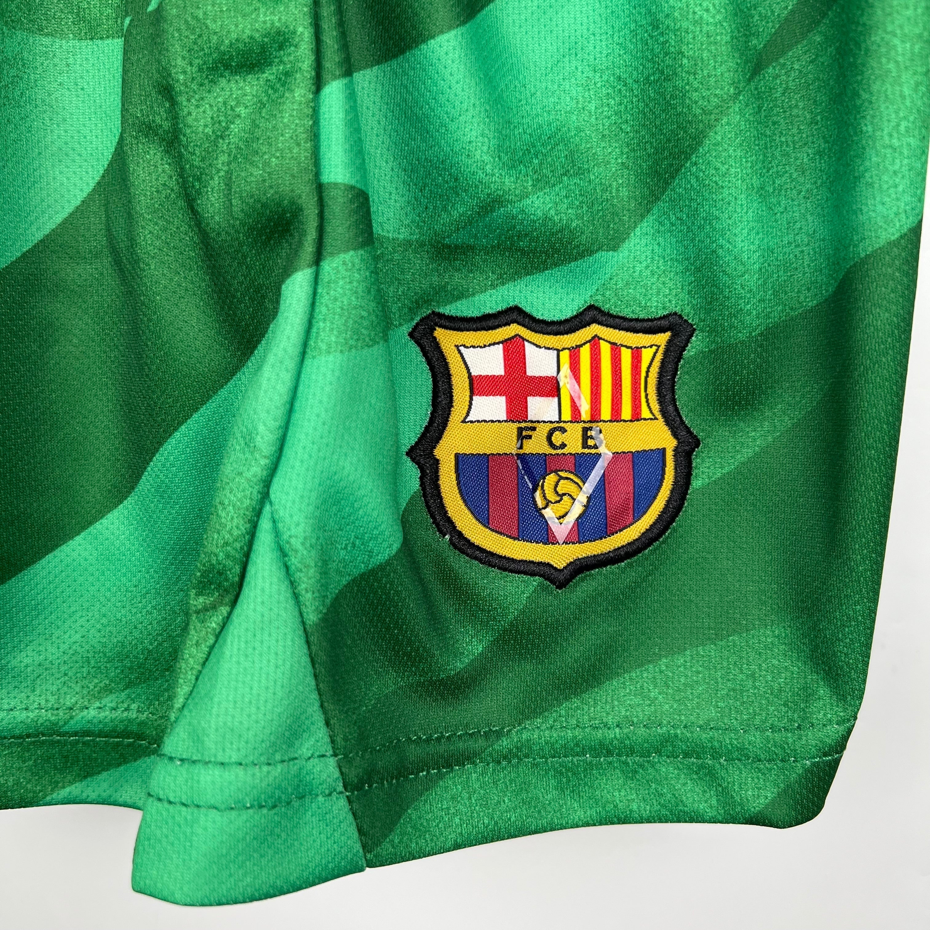 BARCELONA GOALKEEPER/GOALKEEPER I 23/24 KIDS KIT
