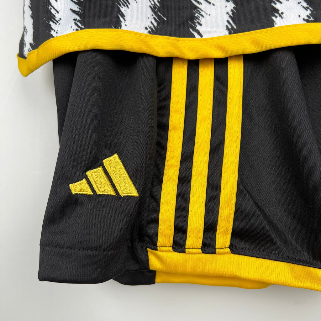 JUVENTUS I 23/24 KIDS KIT