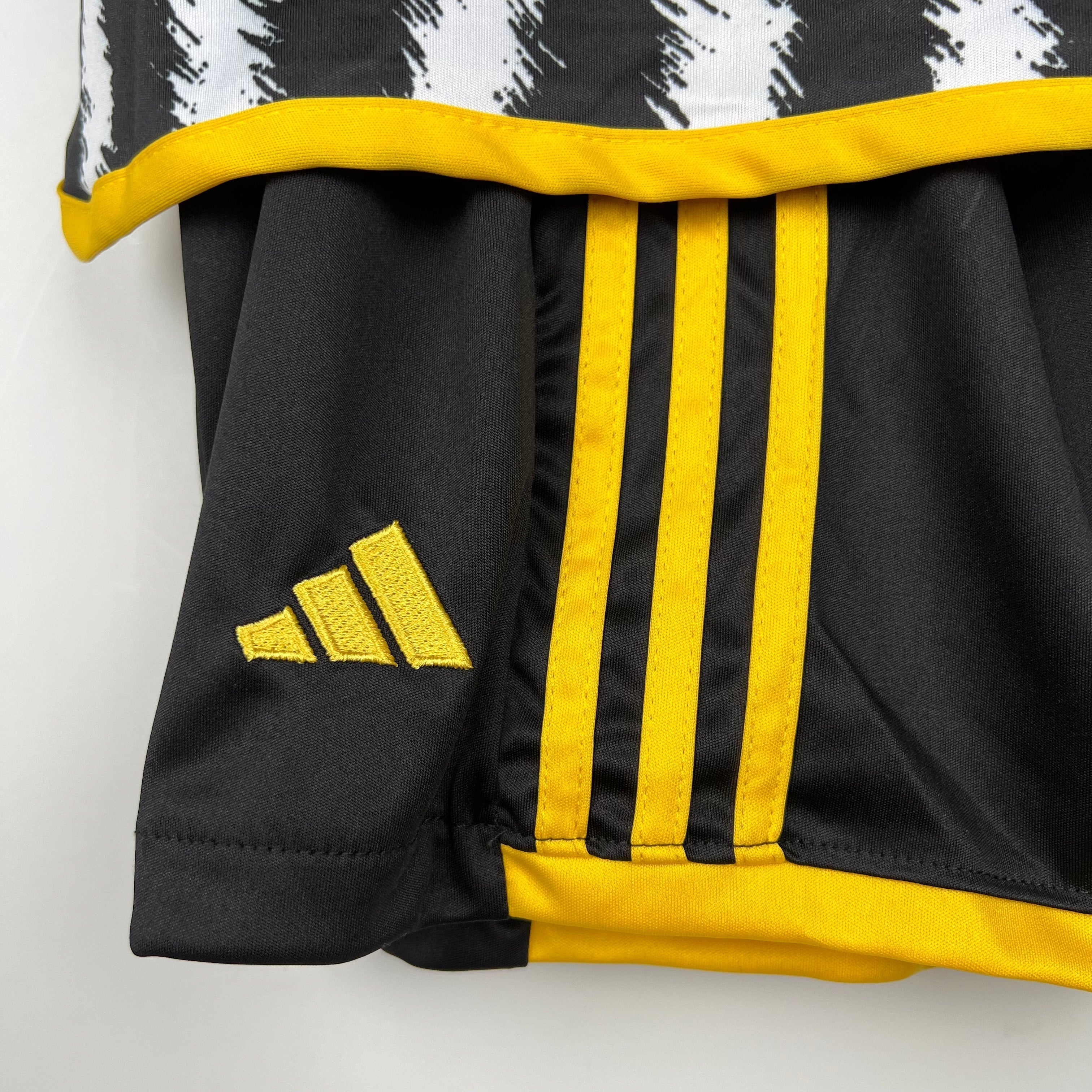 JUVENTUS I 23/24 KIDS KIT