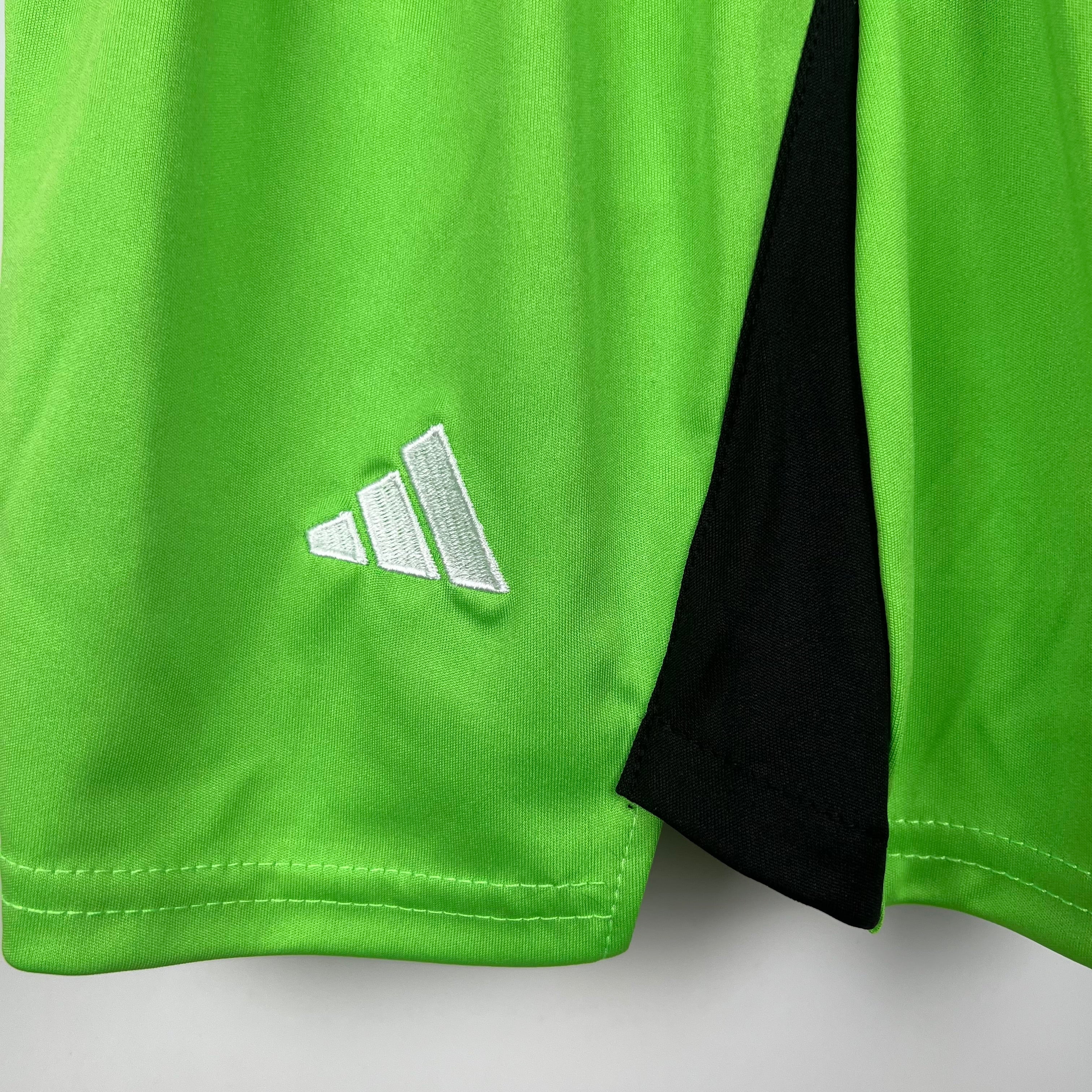 MANCHESTER UNITED GOALKEEPER I 23/24 KIDS KIT