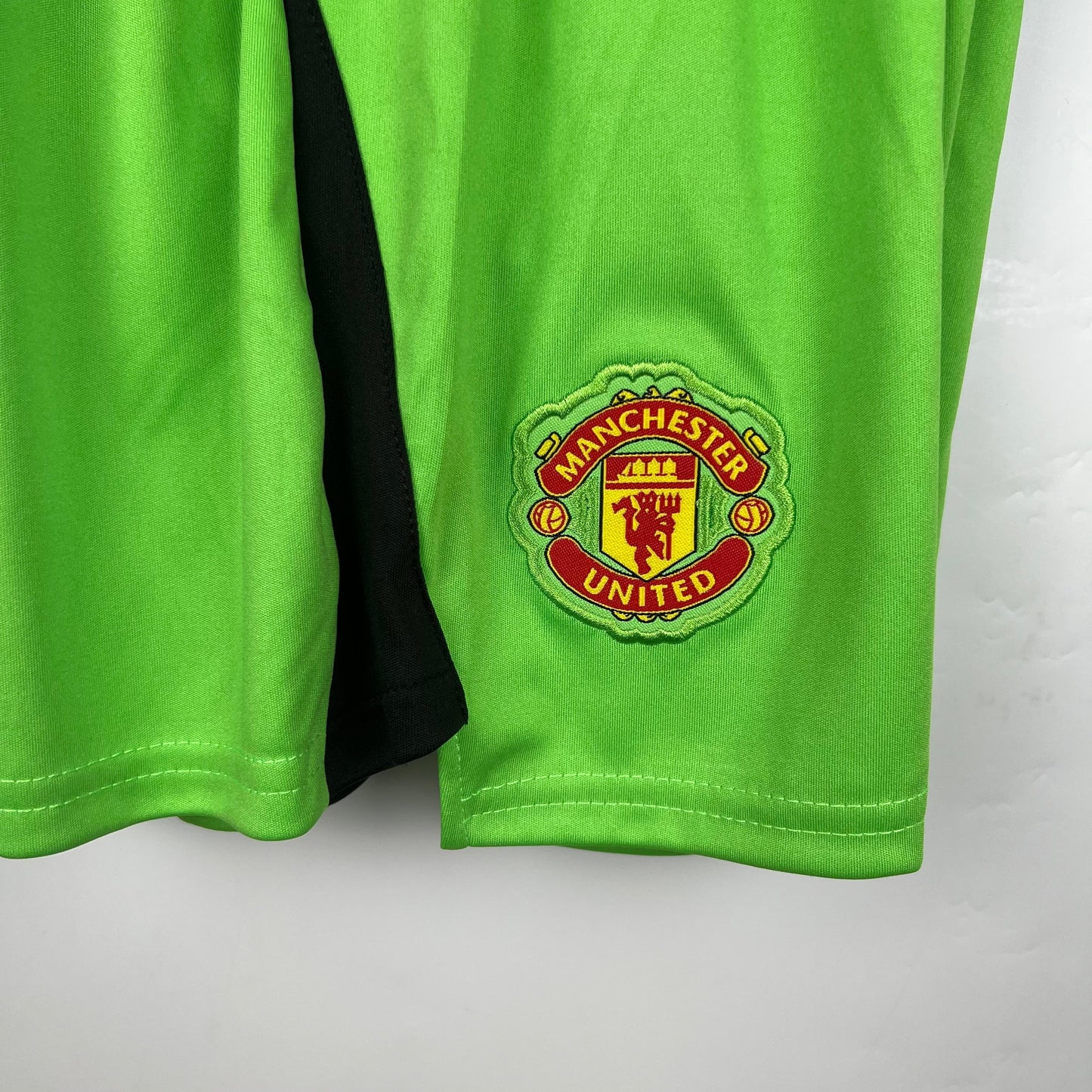 MANCHESTER UNITED GOALKEEPER I 23/24 KIDS KIT