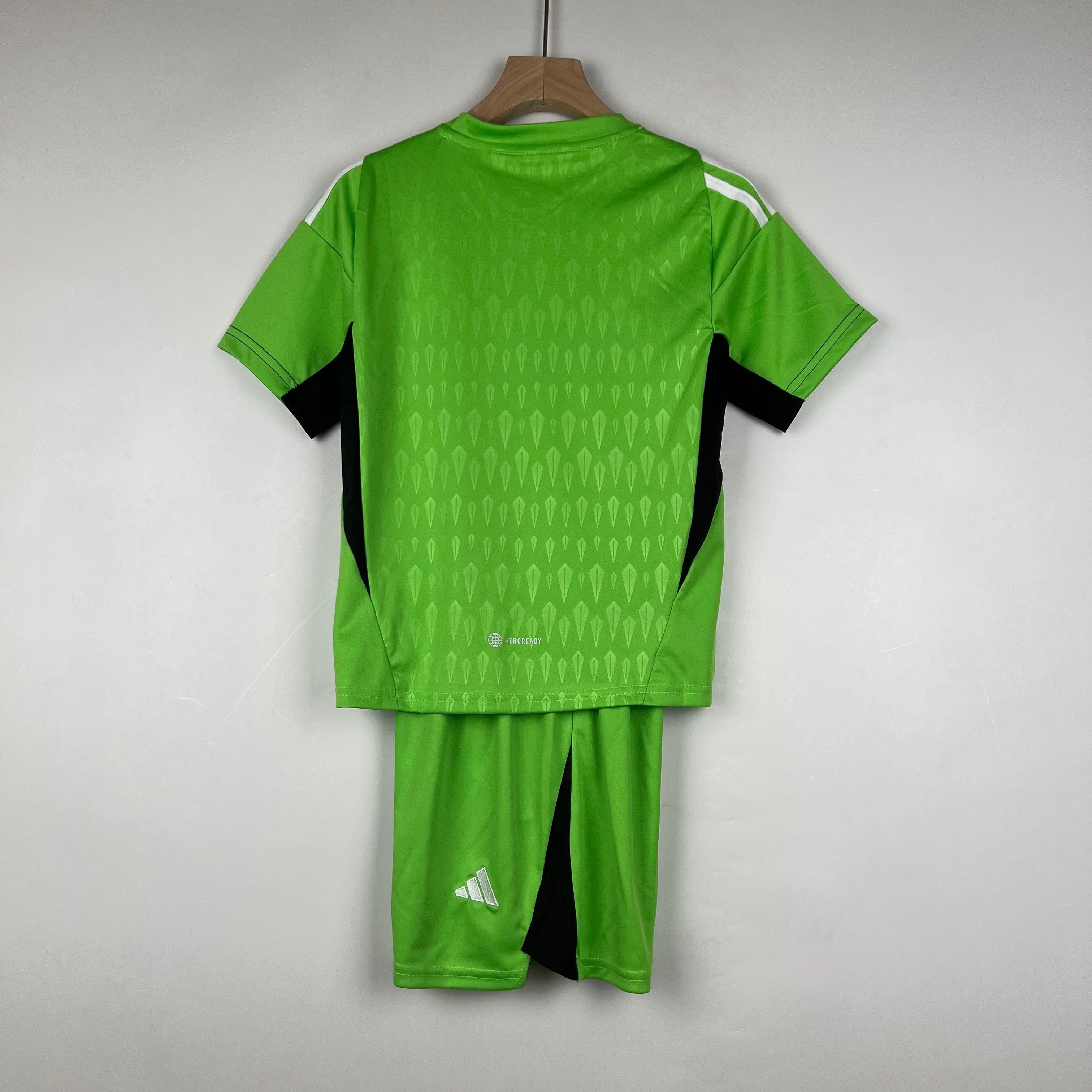 MANCHESTER UNITED GOALKEEPER I 23/24 KIDS KIT