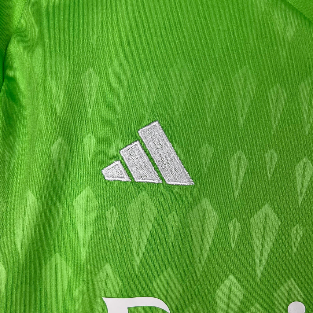 REAL MADRID GOALKEEPER/GOALKEEPER I 23/24 KIDS KIT